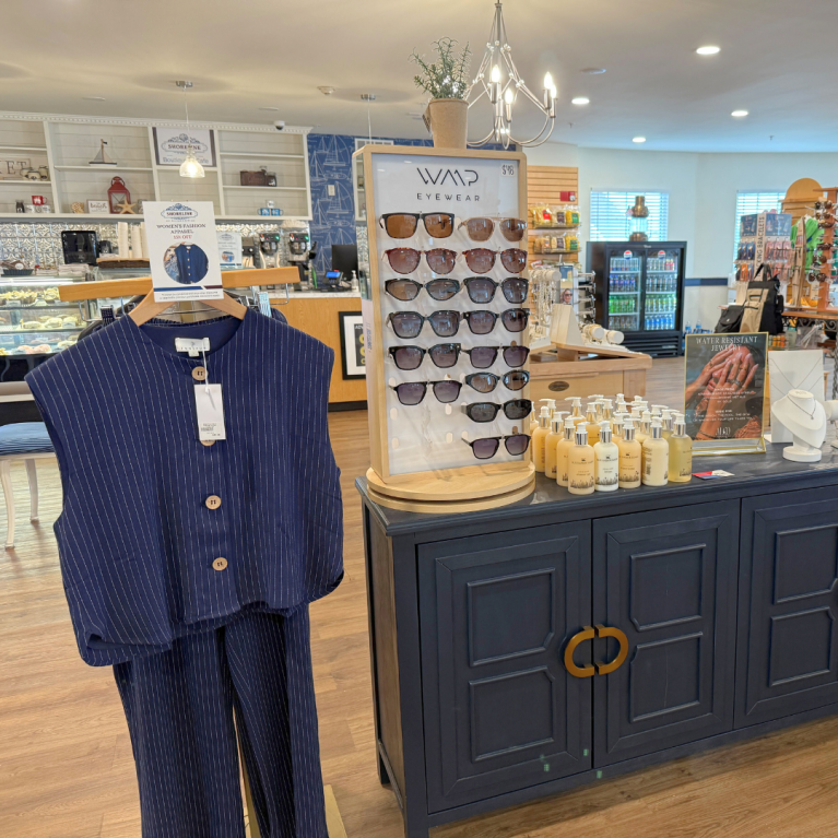 WOMENS FASHION IN SHORELINE BOUTIQUE