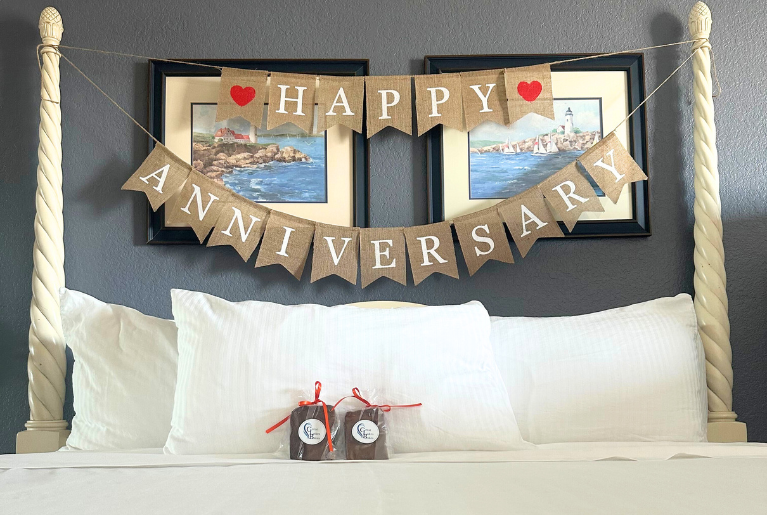 THE ANNVERSARY SURPRISE PACKAGE AMENITY