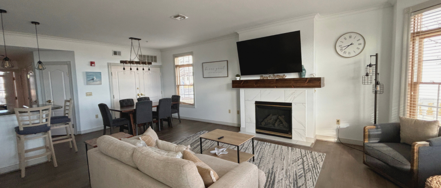 VILLA 849 LIVING ROOM AND DINING TABLE