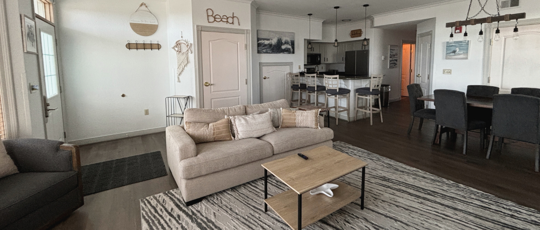 VILLA 849 LIVING ROOM AND KITCHEN